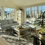 Stylish Summer House By Knudshoved Lighthouse 度假居