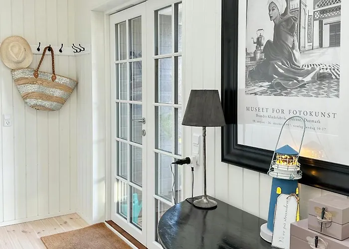 Stylish Summer House By Knudshoved Lighthouse ニュボー